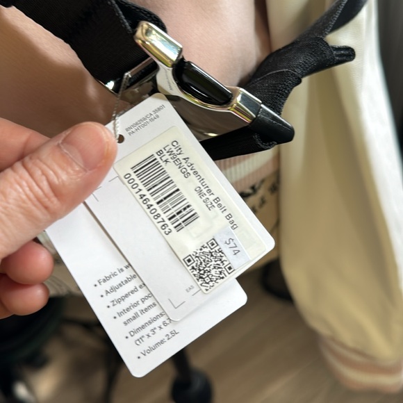 Brandnew Lululemon Beltbag - Picture 3 of 3